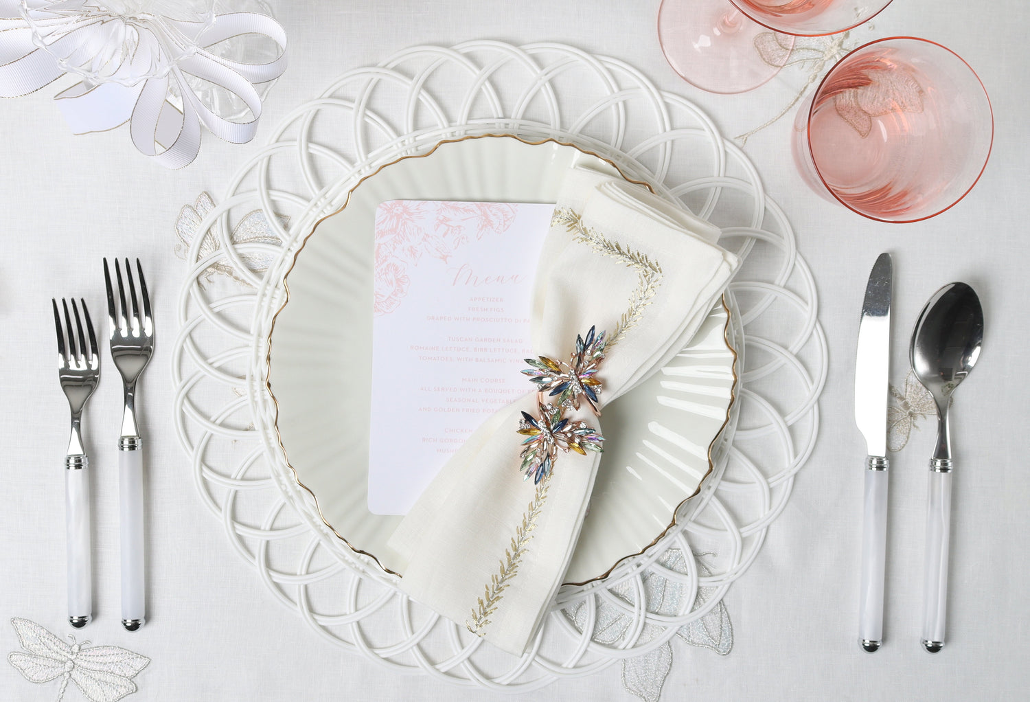 Wedding Napkins 101: Styles, Ideas & Elegant Table Inspiration