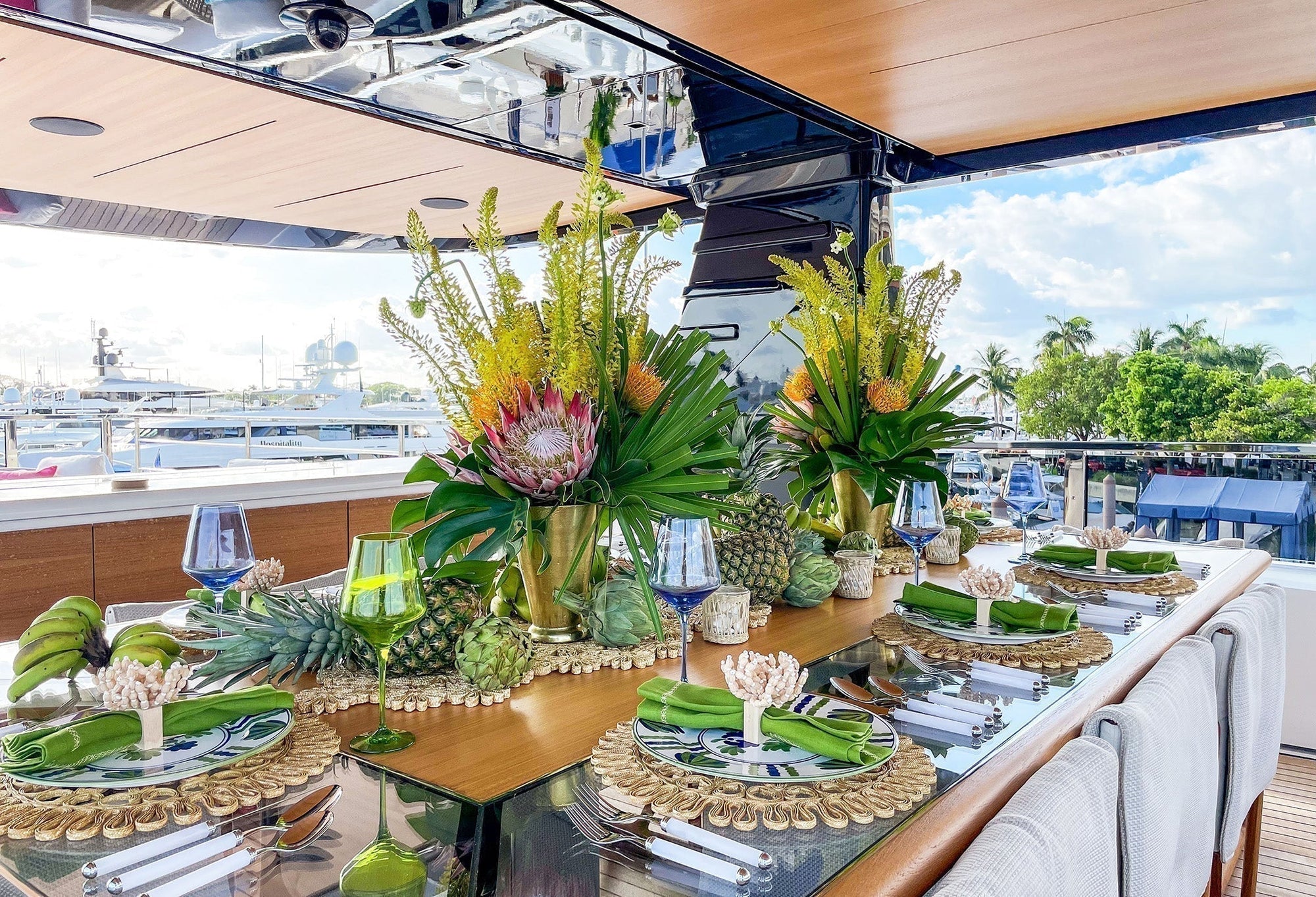 Yacht party decoration ideas for luxurious outdoor dining