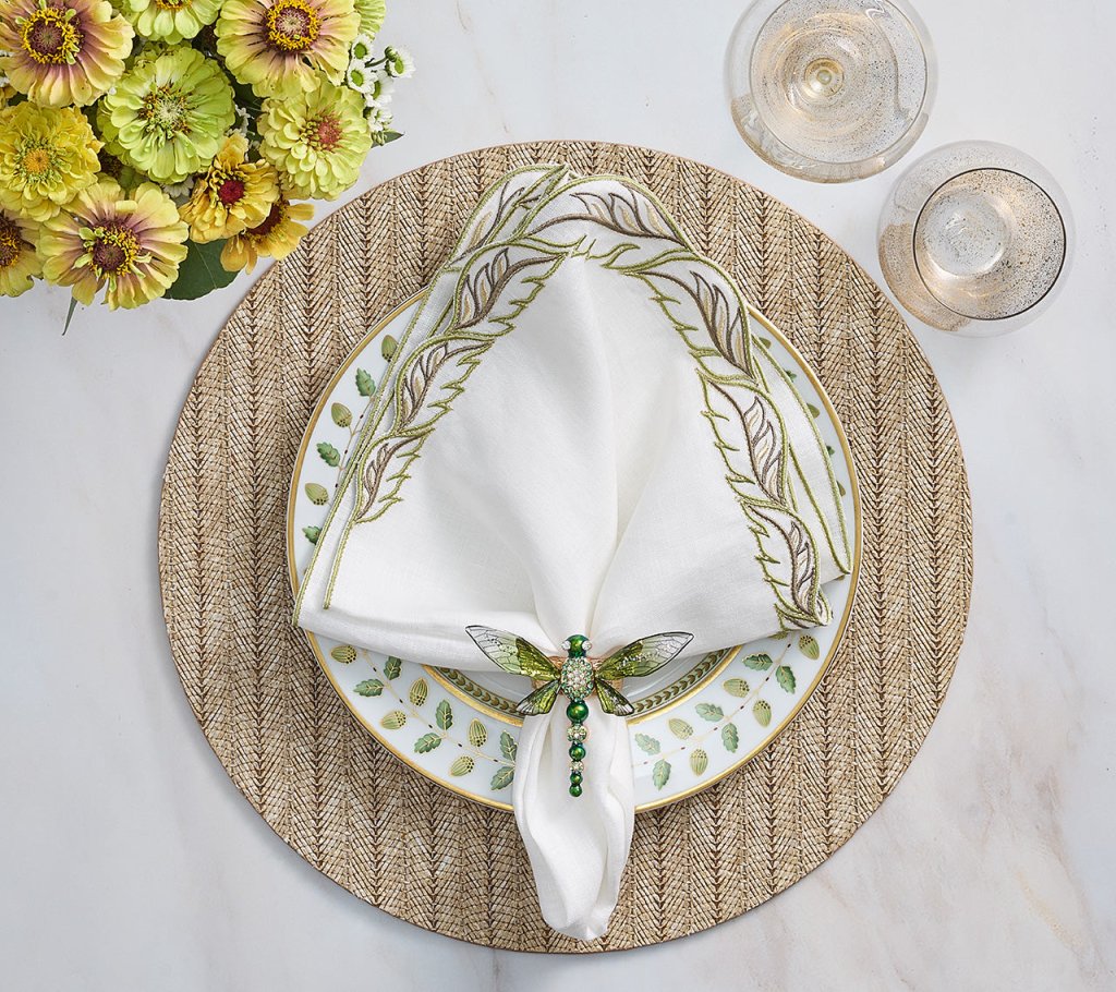 Winding Vines Napkin in White & Green, Set of 4
