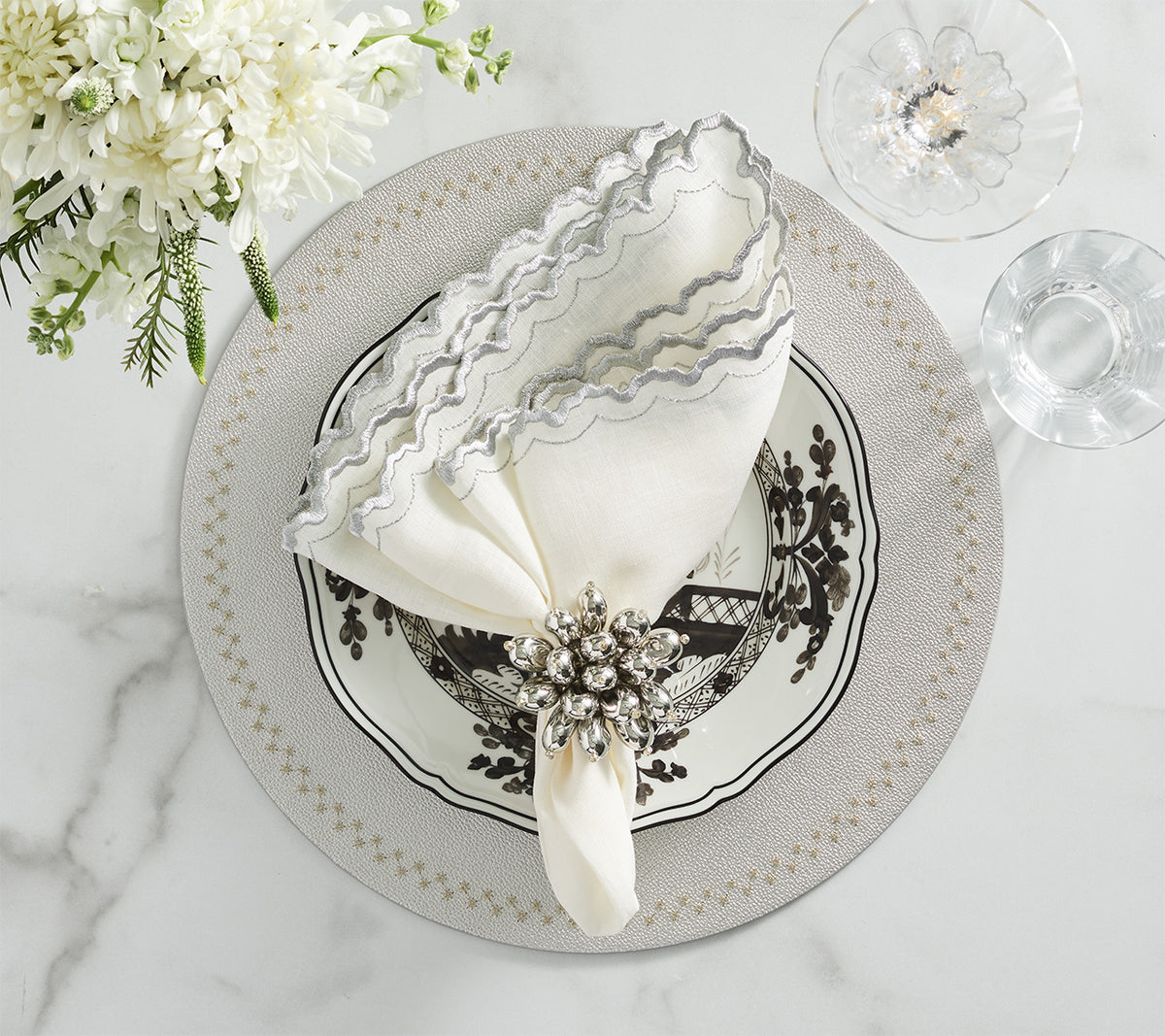 Arches Napkin in White & Silver, Set of 4