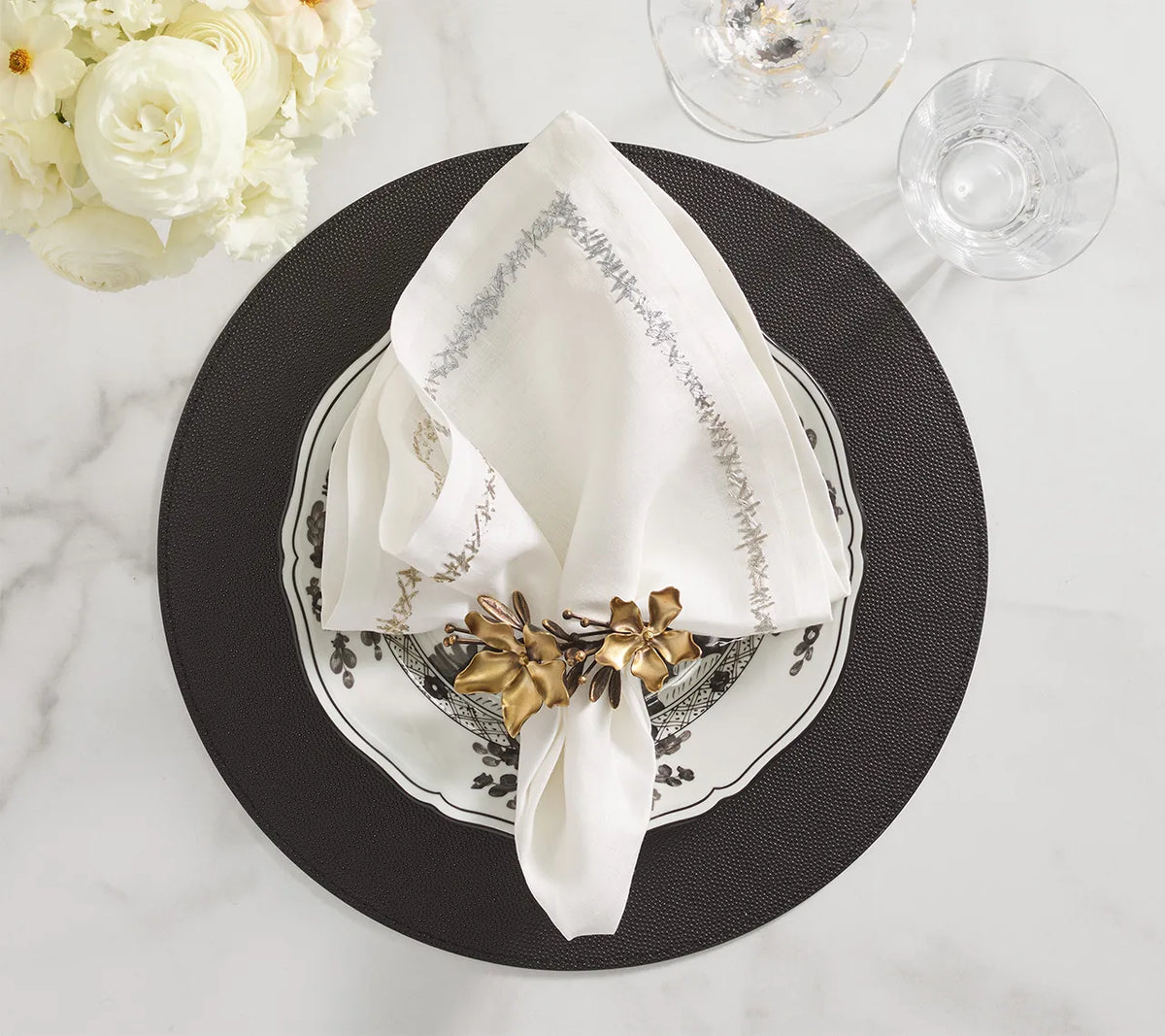 Magnolia Napkin Ring in Gold/Black, Set of 4