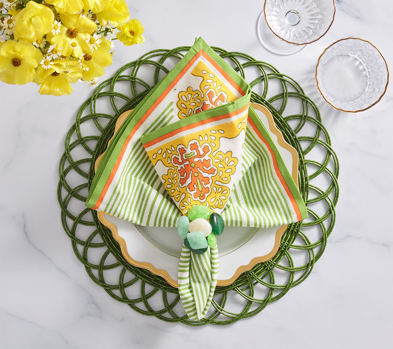 #color_White, Yellow & Green