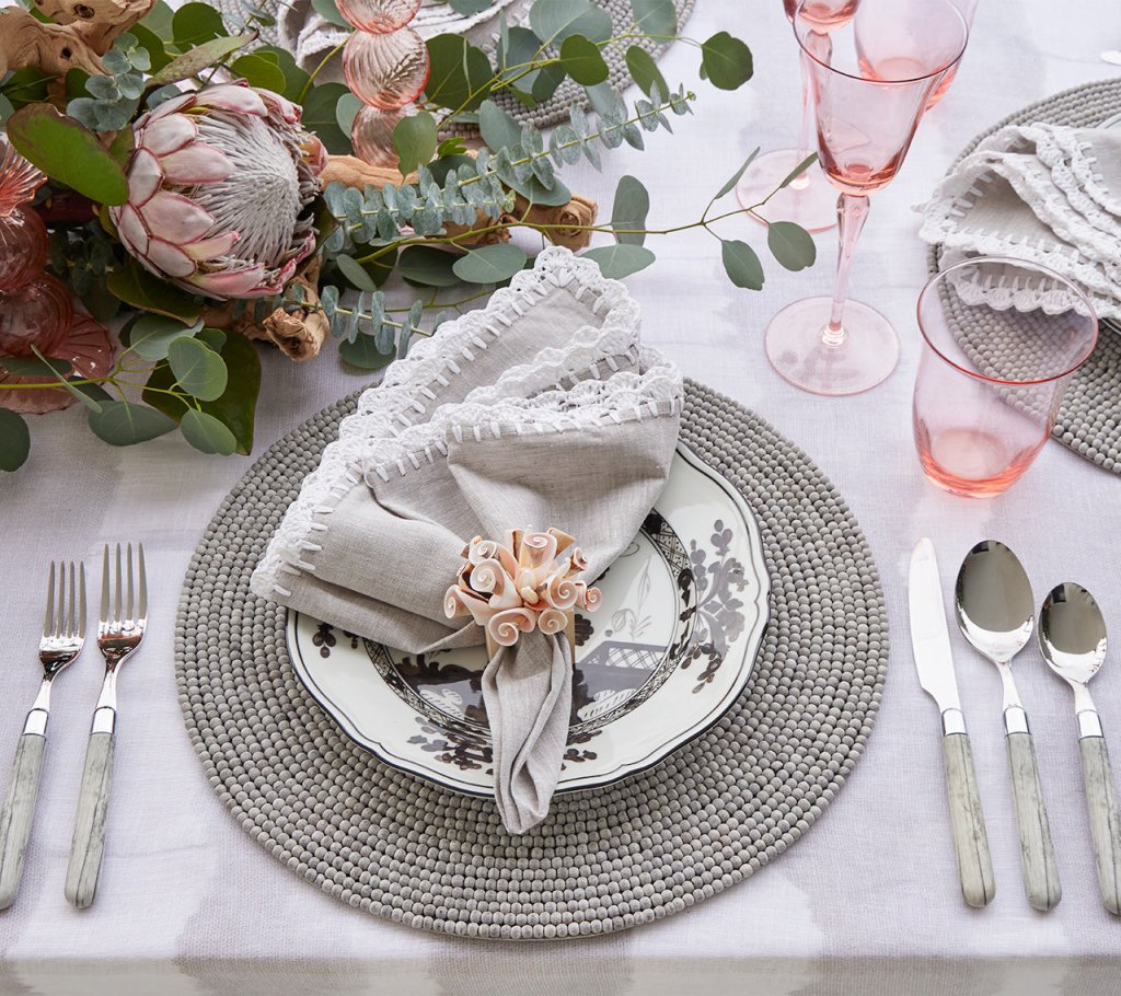 Shell Edge Napkin in Gray & White, Set of 4