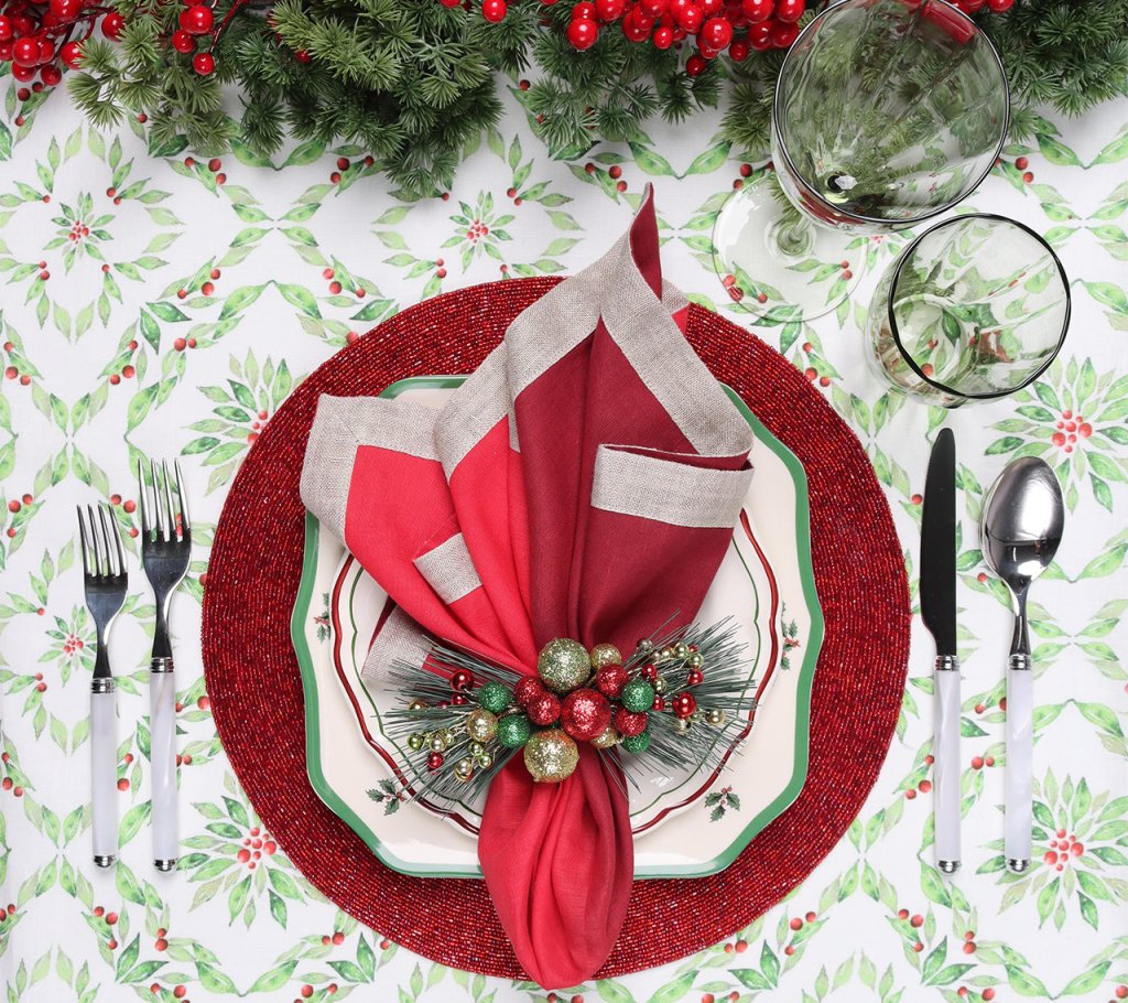 Kim Seybert, Inc.Laurel Tablecloth in White & Green