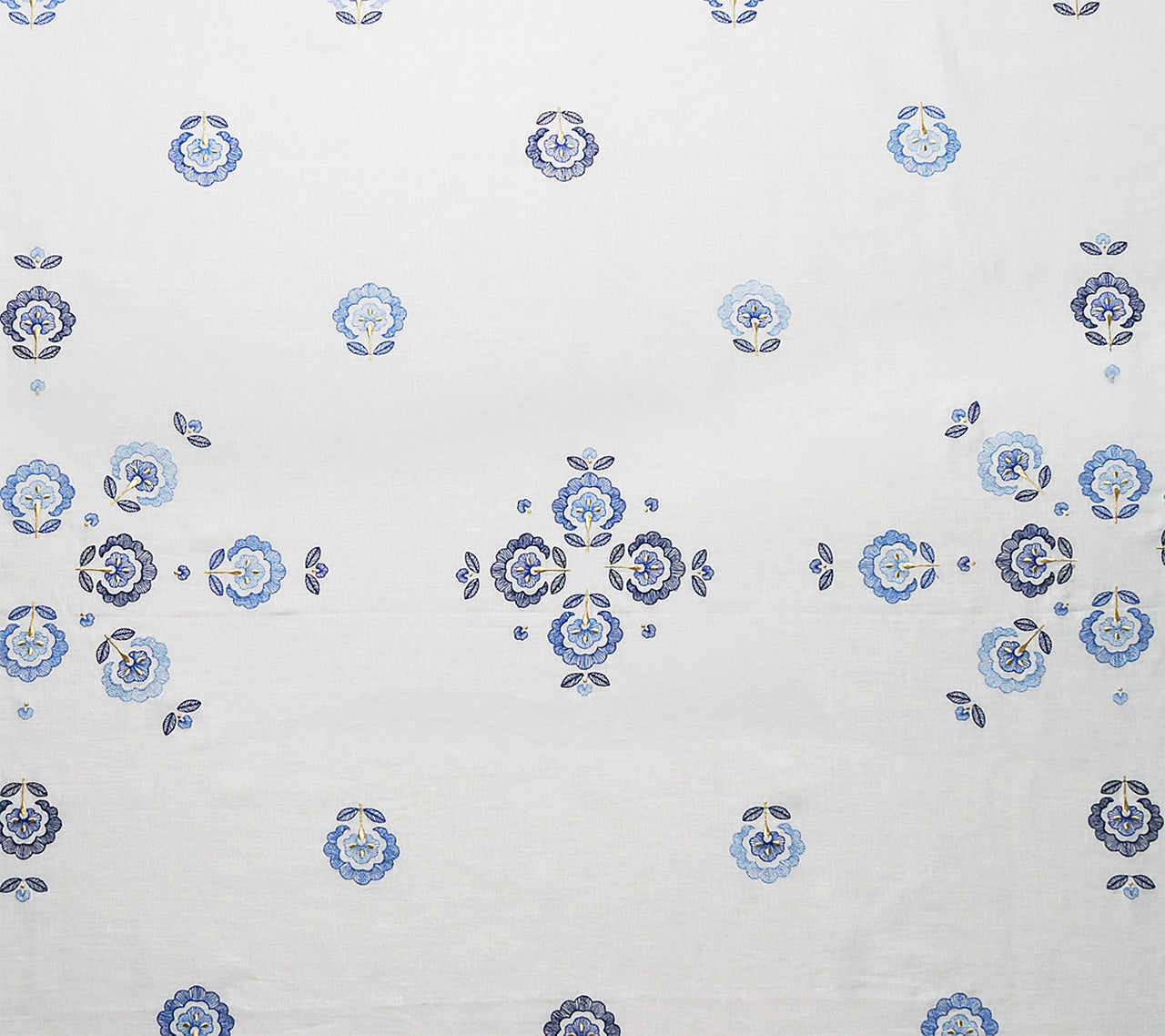 Carnation Tablecloth in White & Blue