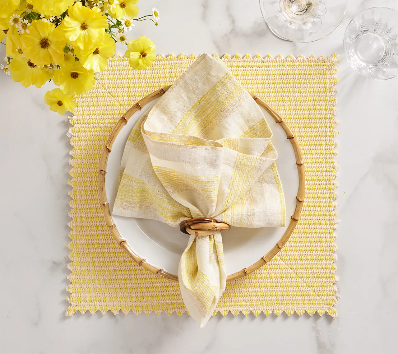 #color_yellow & white