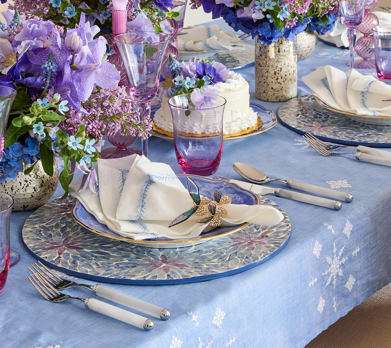 Kim Seybert Luxury Fez Tablecloth in Blue & White