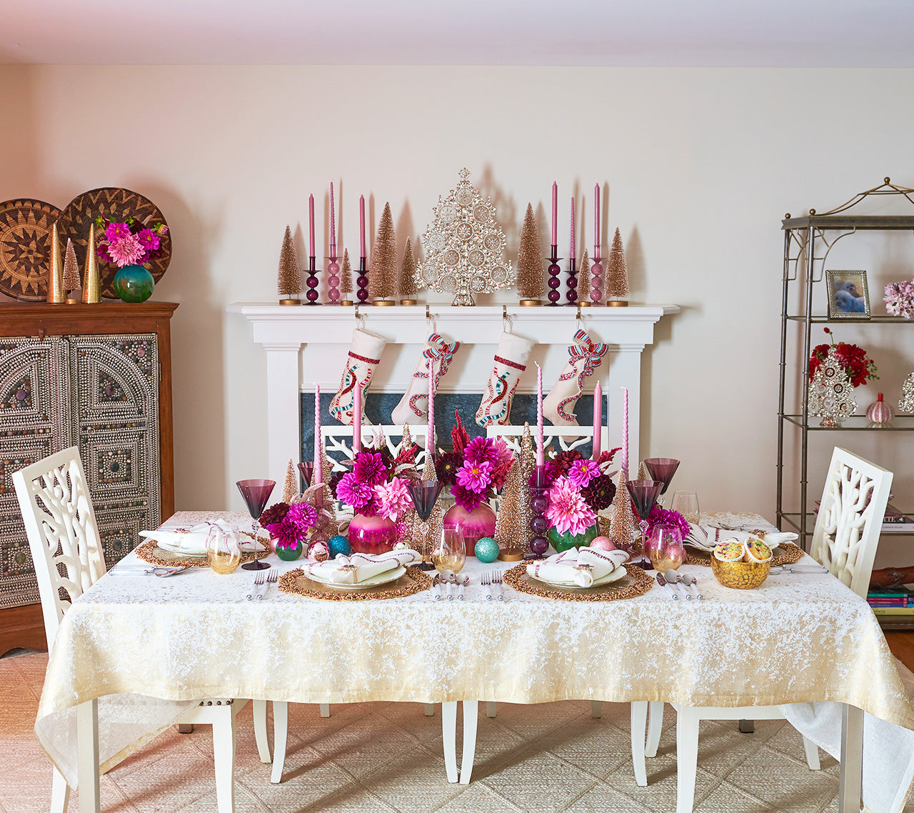 Kim Seybert Luxury Metafoil Tablecloth in White & Gold