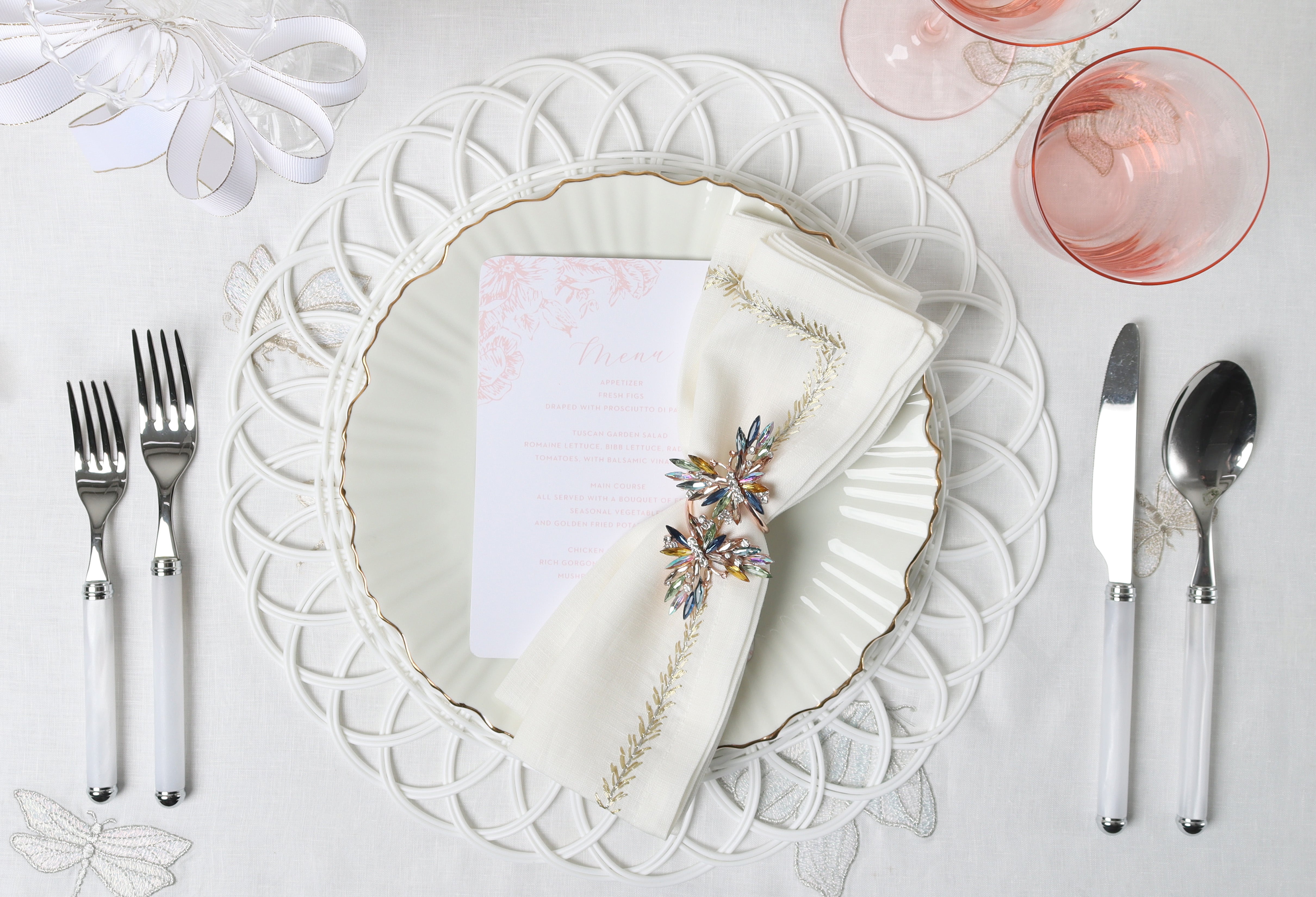 Wedding Napkins 101: Styles, Ideas & Elegant Table Inspiration