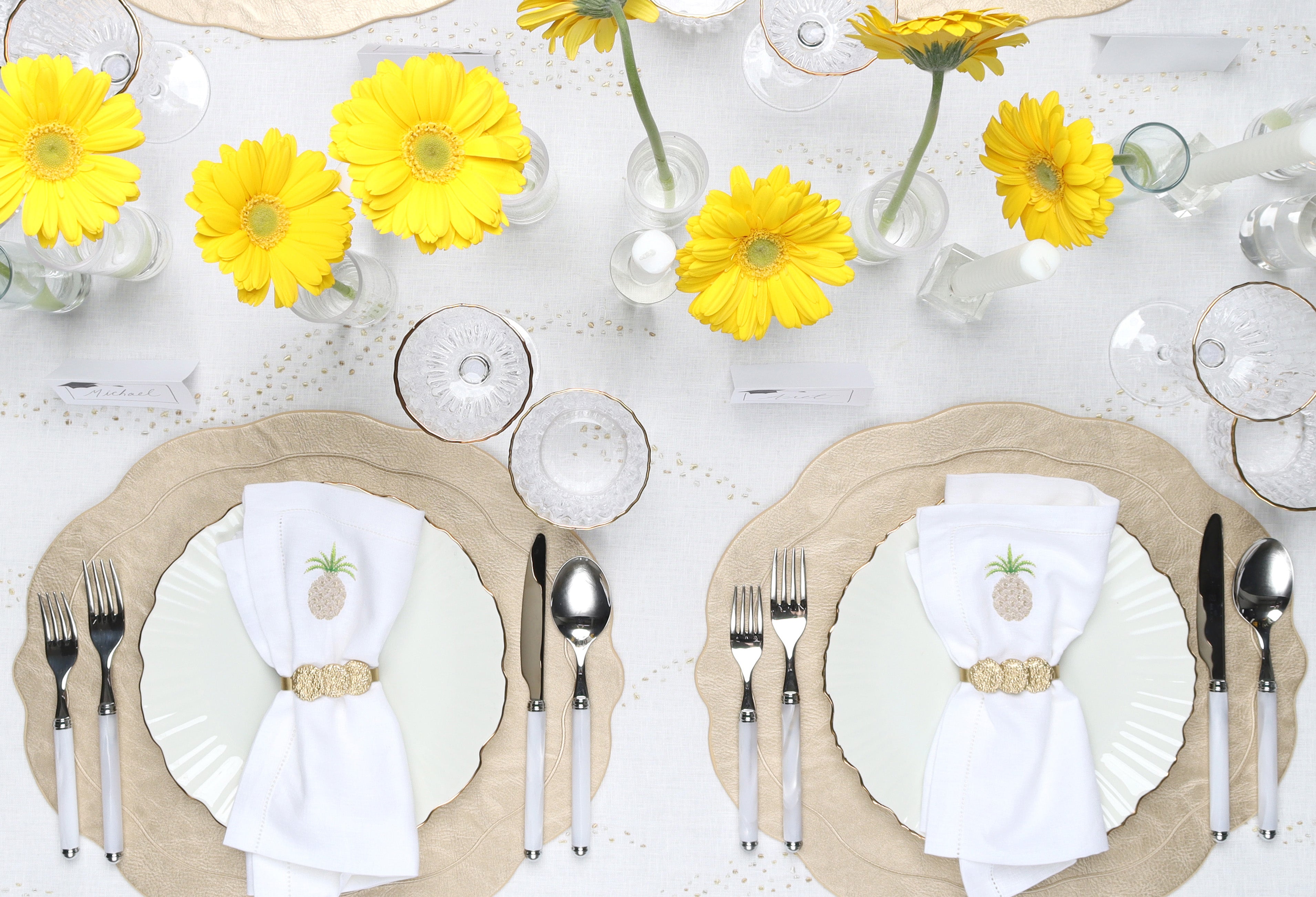 graduation party decor ideas for gold table setting