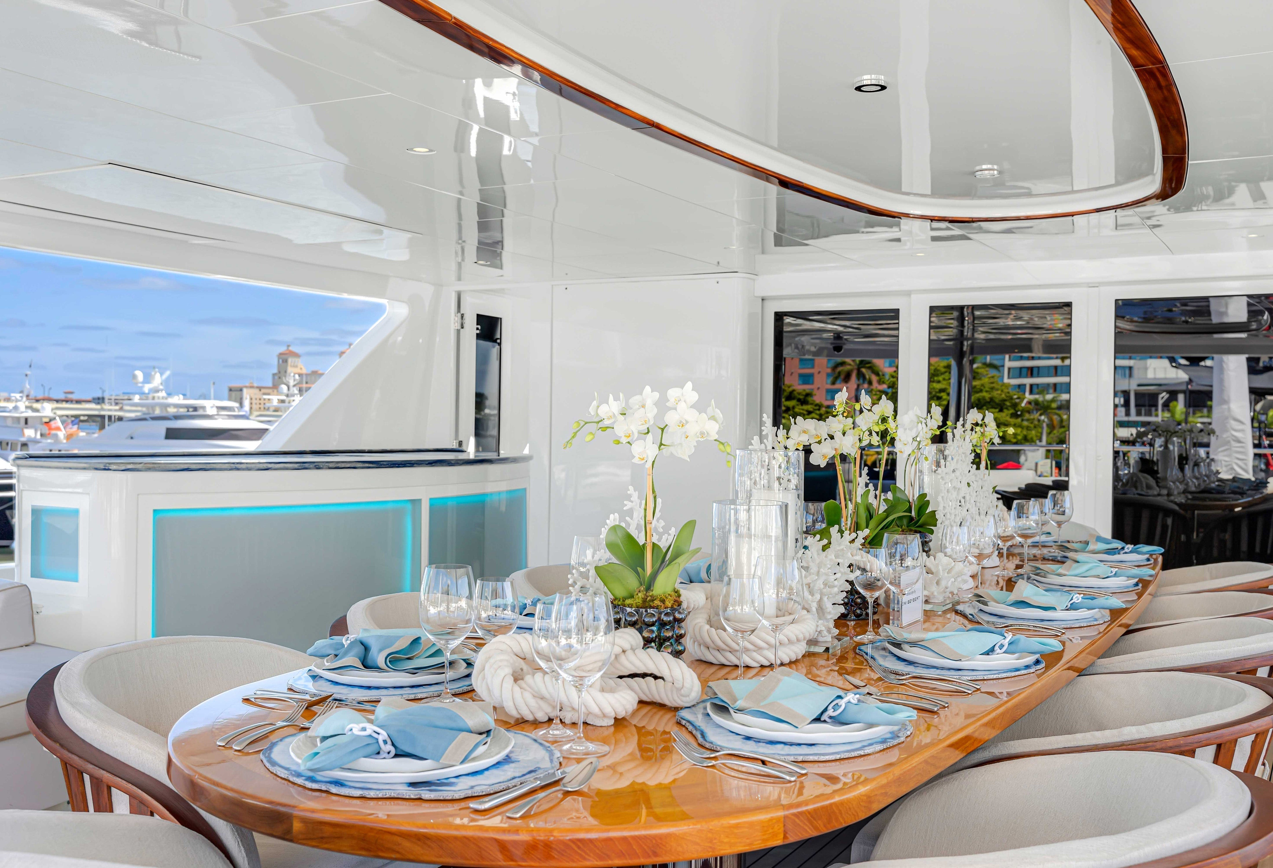 yacht decor ideas for blue and white table setting designer kim seybert