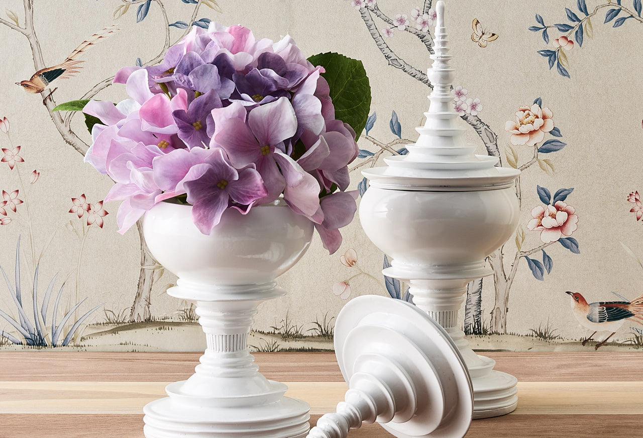 Easy vase decor centerpiece with fresh flowers on a dining table