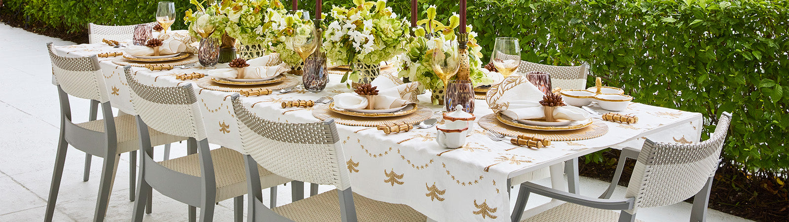 Kim Seybert Luxury Mira Tablecloth with round Bamboo Placemats and Cosmos Napkin Ring