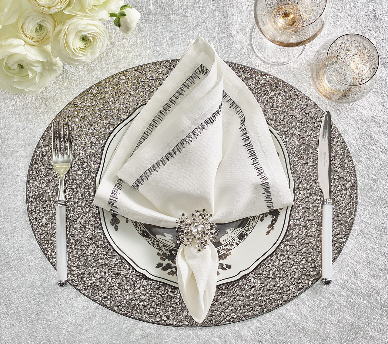 Kim Seybert Luxury Gem Burst Napkin Ring in Crystal & Silver in a Gift Box