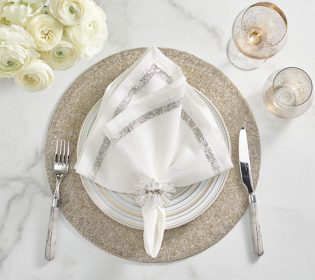 Kim Seybert Luxury Impression Napkin in White & Silver