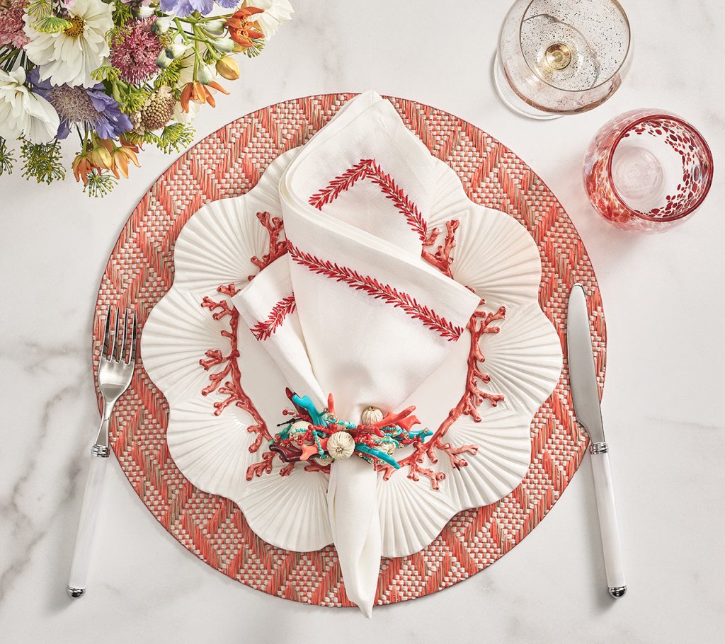 Jardin Napkin in White & Coral, Set of 4