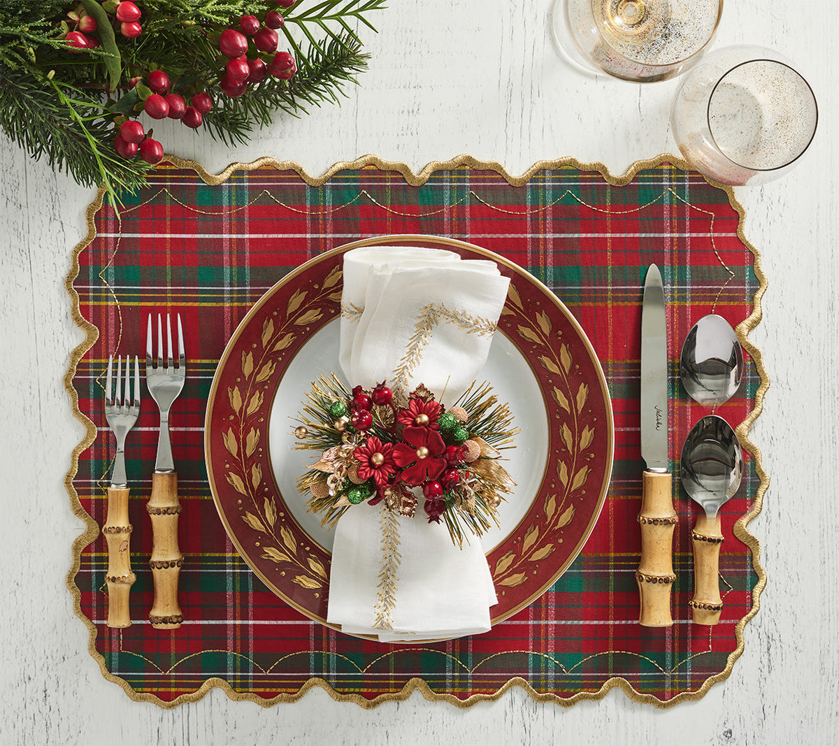 Xmas Carol Napkin Ring in Red, Green & Gold, Set of 4