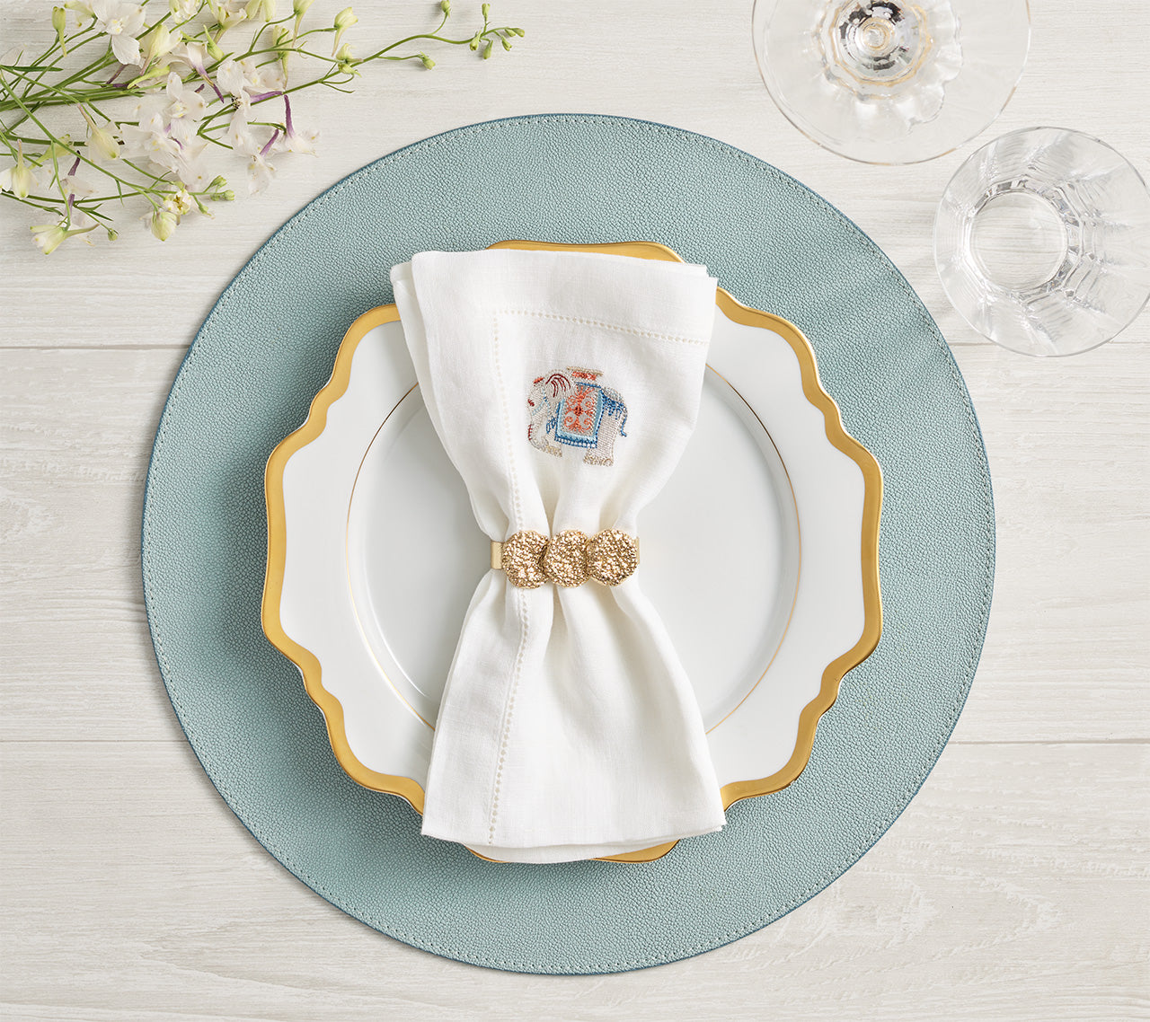 Icons Napkin Ring in Gold