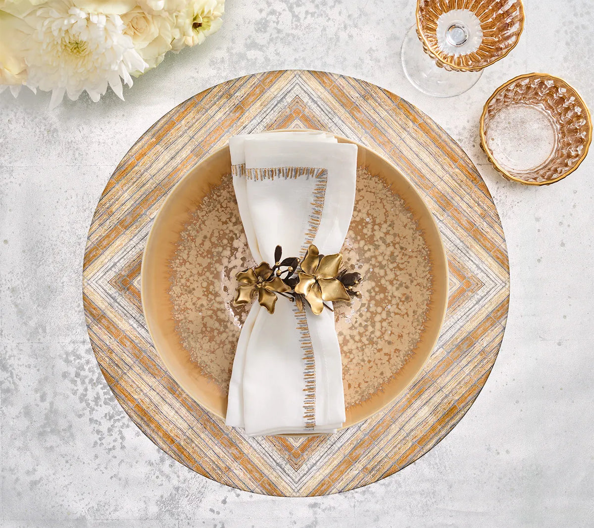 Magnolia Napkin Ring in Gold/Black, Set of 4