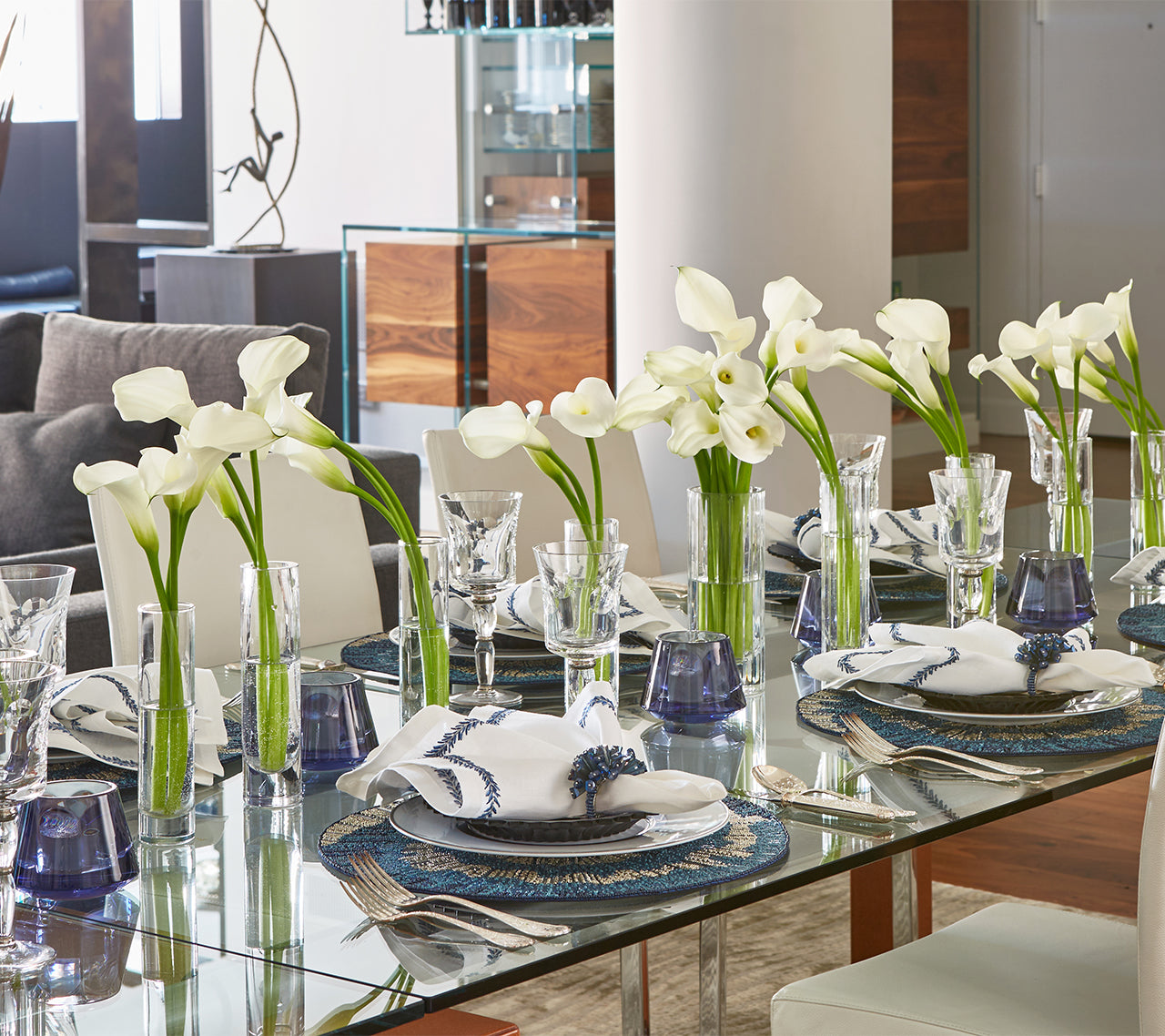 Kim Seybert Luxury Jardin Napkin in White & Blue
