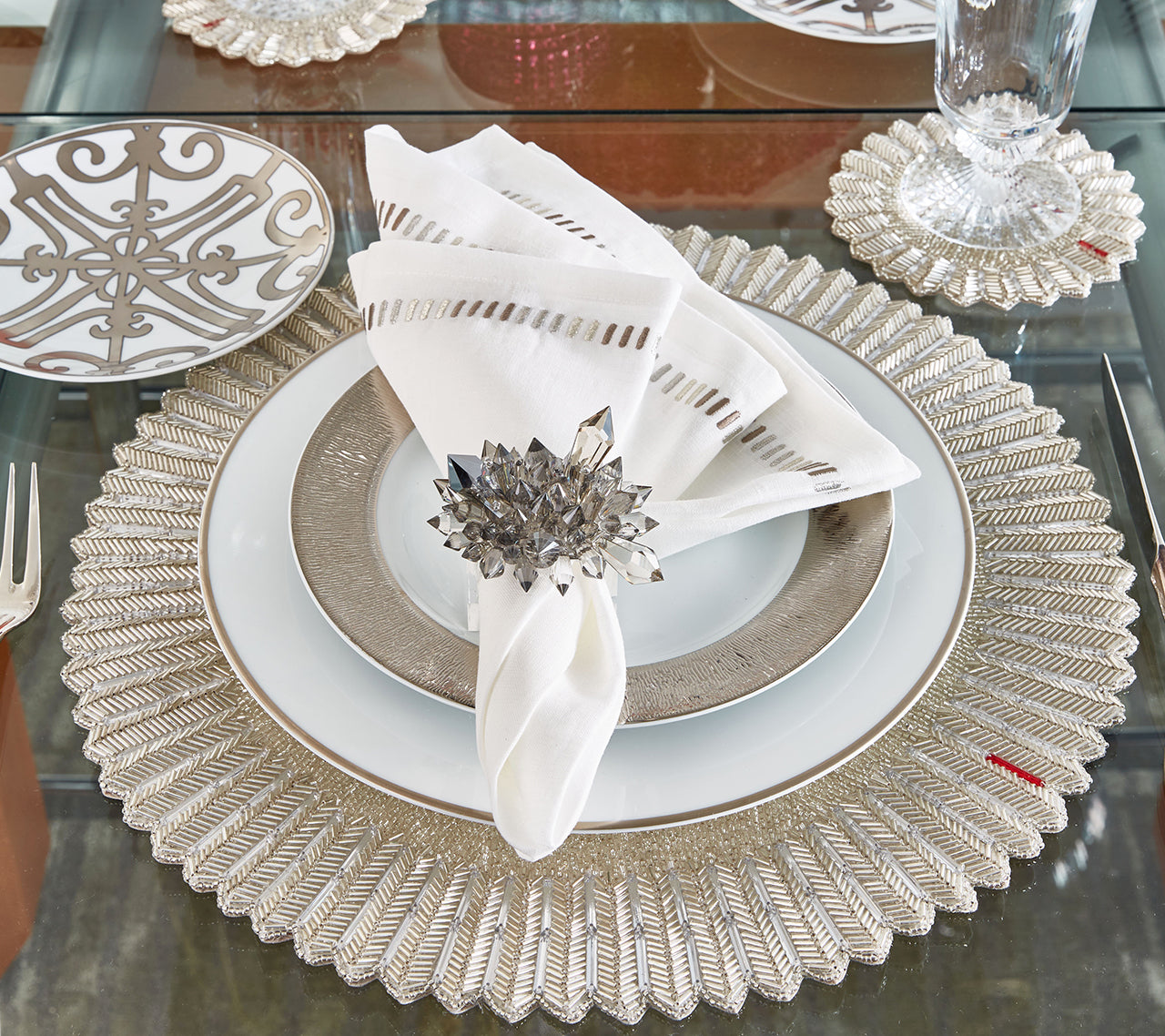 Kim Seybert Luxury Harmonie Napkin in white, navy & silver