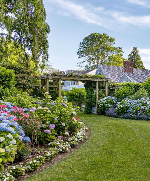 The Gardens of the Hamptons Book
