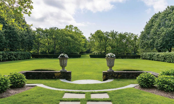 The Gardens of the Hamptons Book