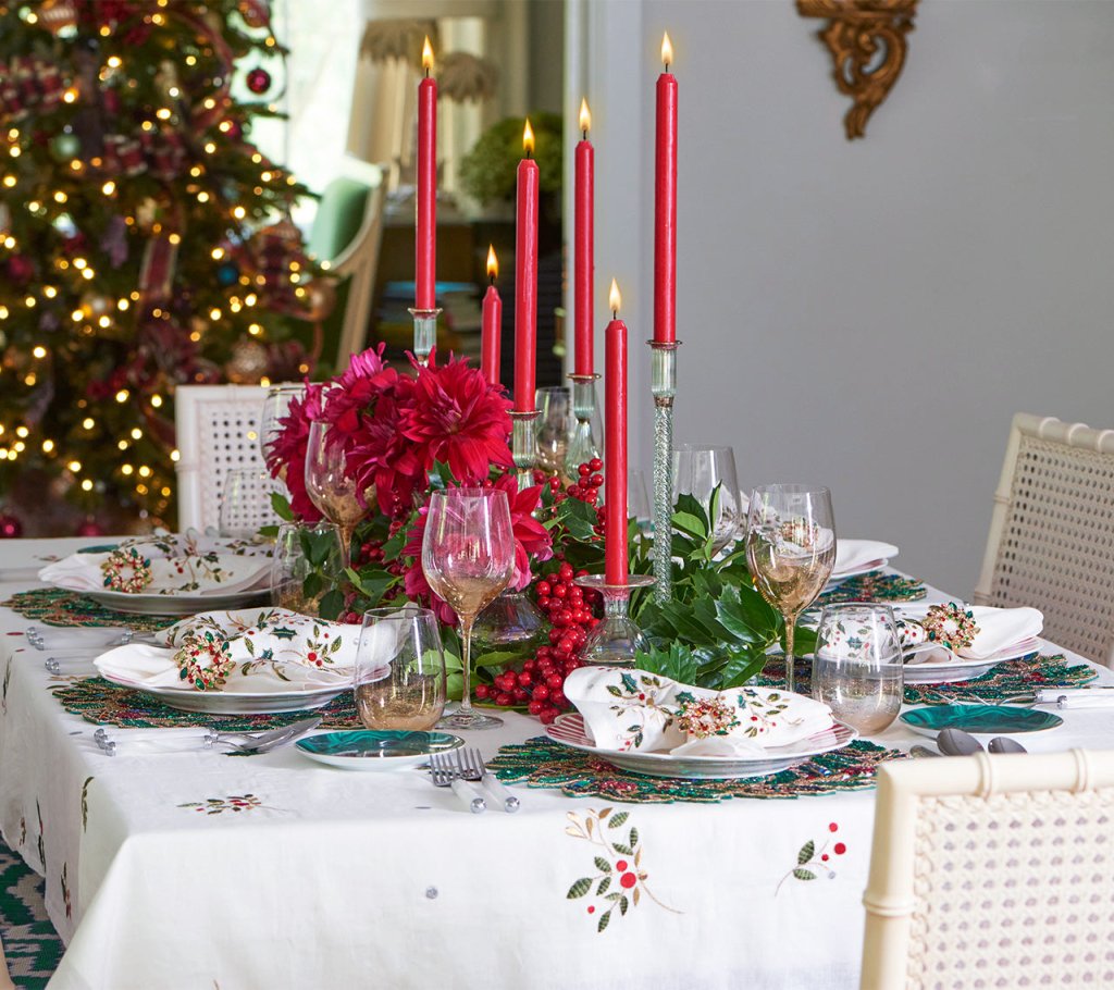Kim Seybert, Inc.Holly Tablecloth in White, Red & Green
