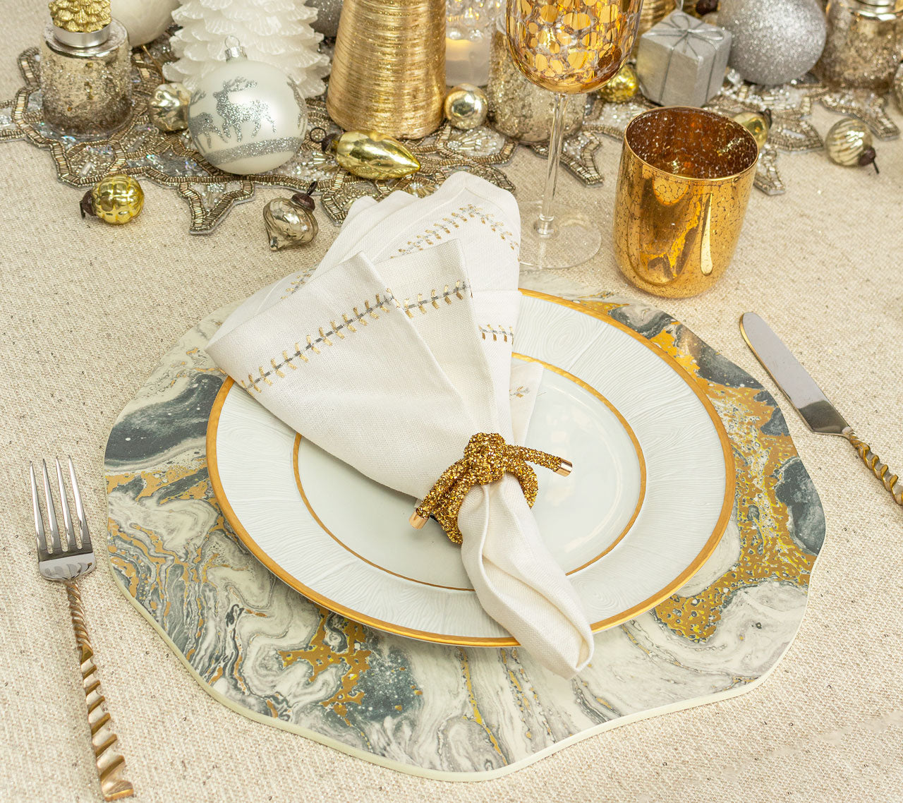 Kim Seybert Luxury Cosmos Placemat in Ivory, Gold & Silver