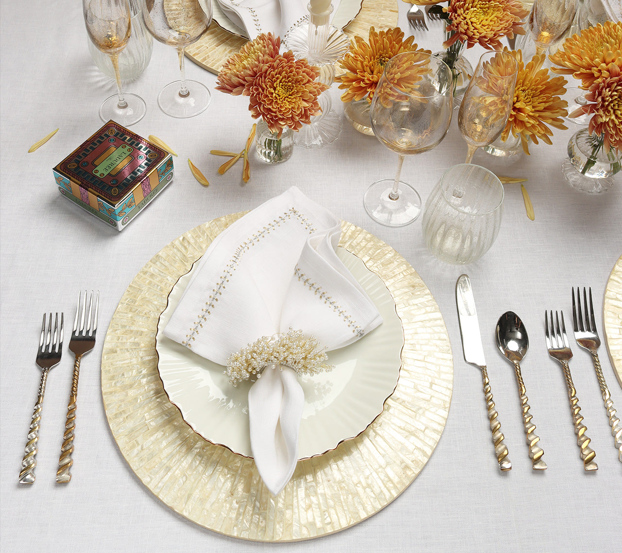 Kim Seybert Luxury Herringbone Napkin in White, Gold & Silver