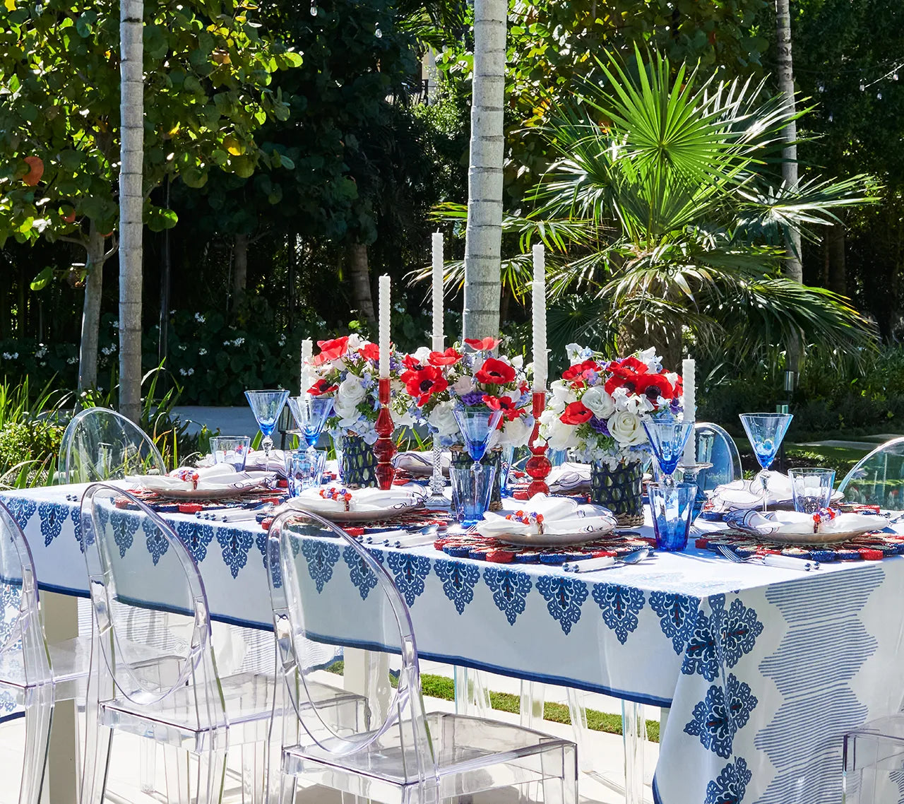 Filigree Tablecloth in White & Blue