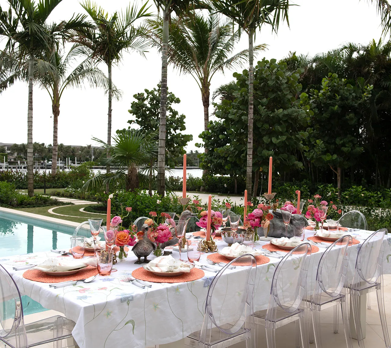 Vista Tablecloth in White & Multi  54x126"