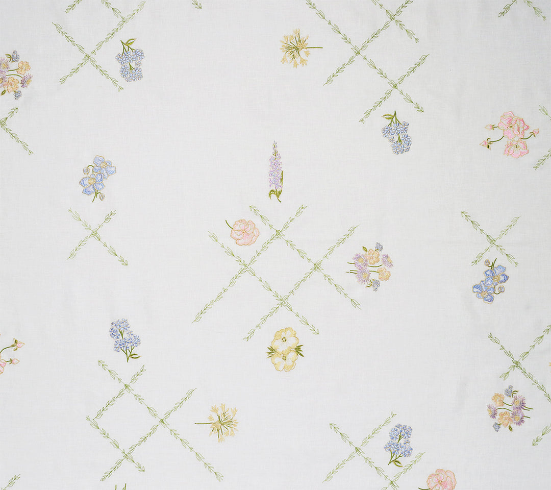 Trellis Tablecloth in White & Multi