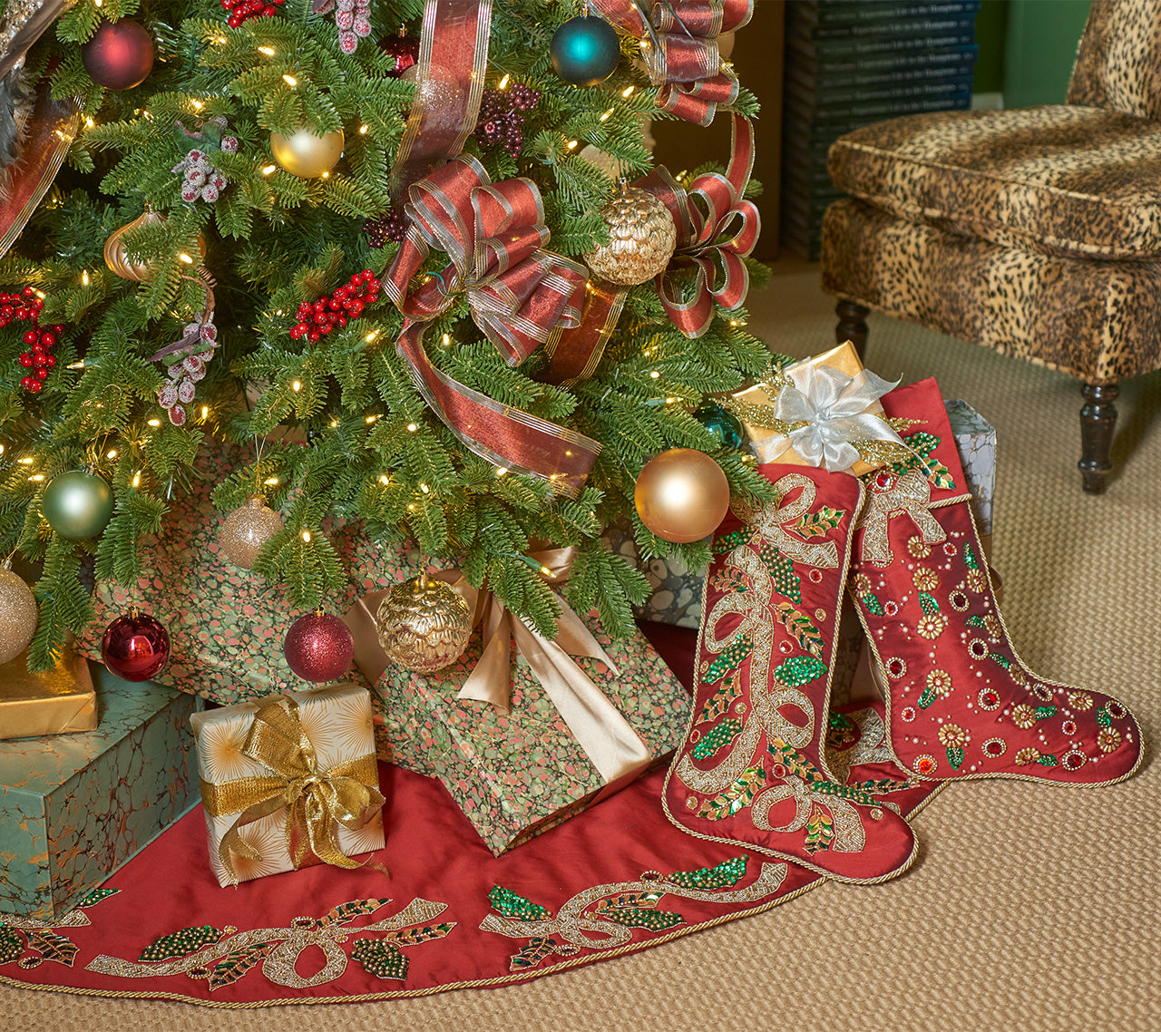 Kim Seybert Luxury Tidings Tree Skirt in Red, Green & Gold