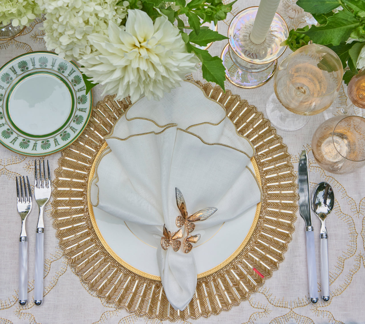 Kim Seybert Luxury Daydream Tablecloth in White, Gold & Silver