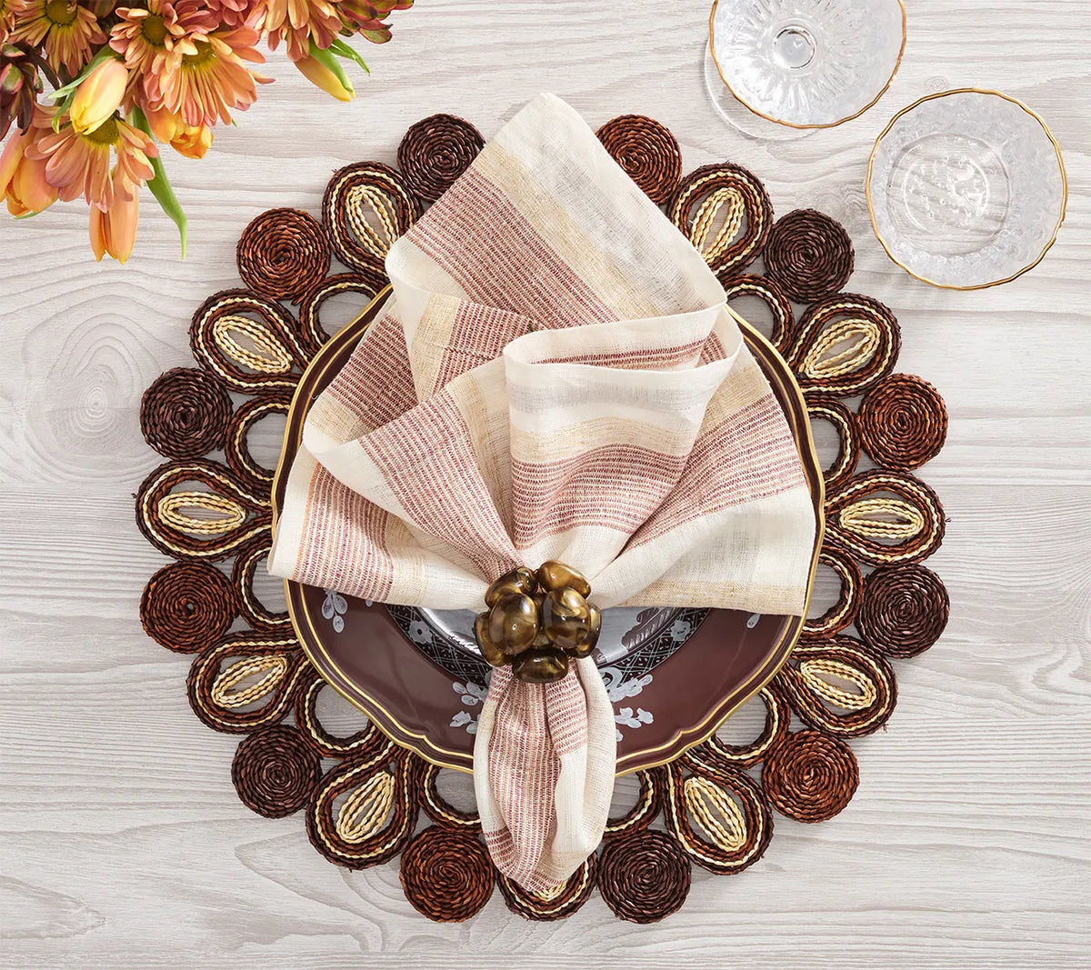 #color_brown & white