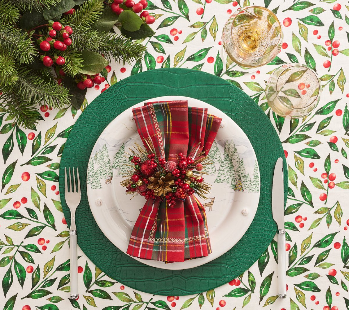 Kim Seybert, Inc.Holiday Threads Napkin in Red, Green & Gold, Set of 4Napkins