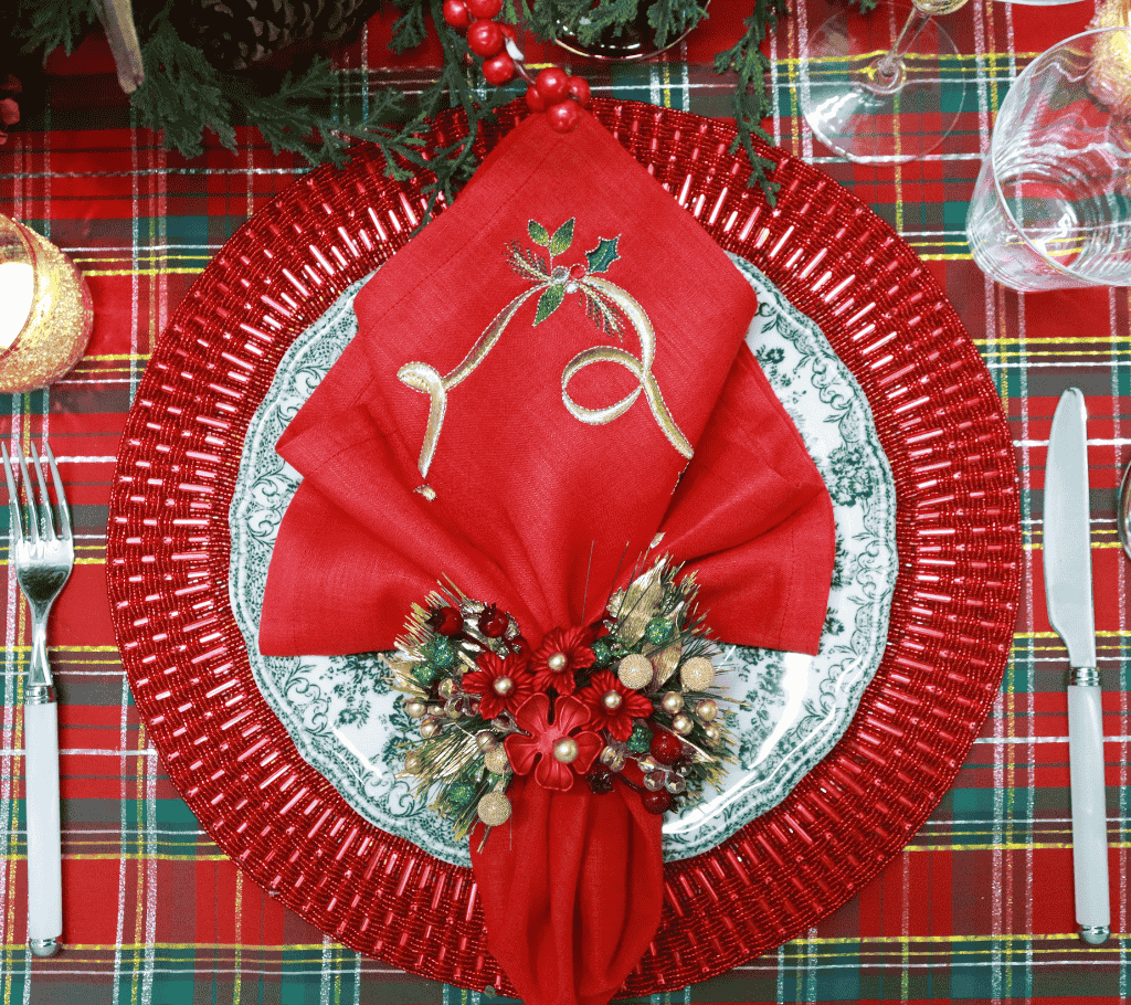 Xmas Carol Napkin Ring in Red, Green & Gold, Set of 4