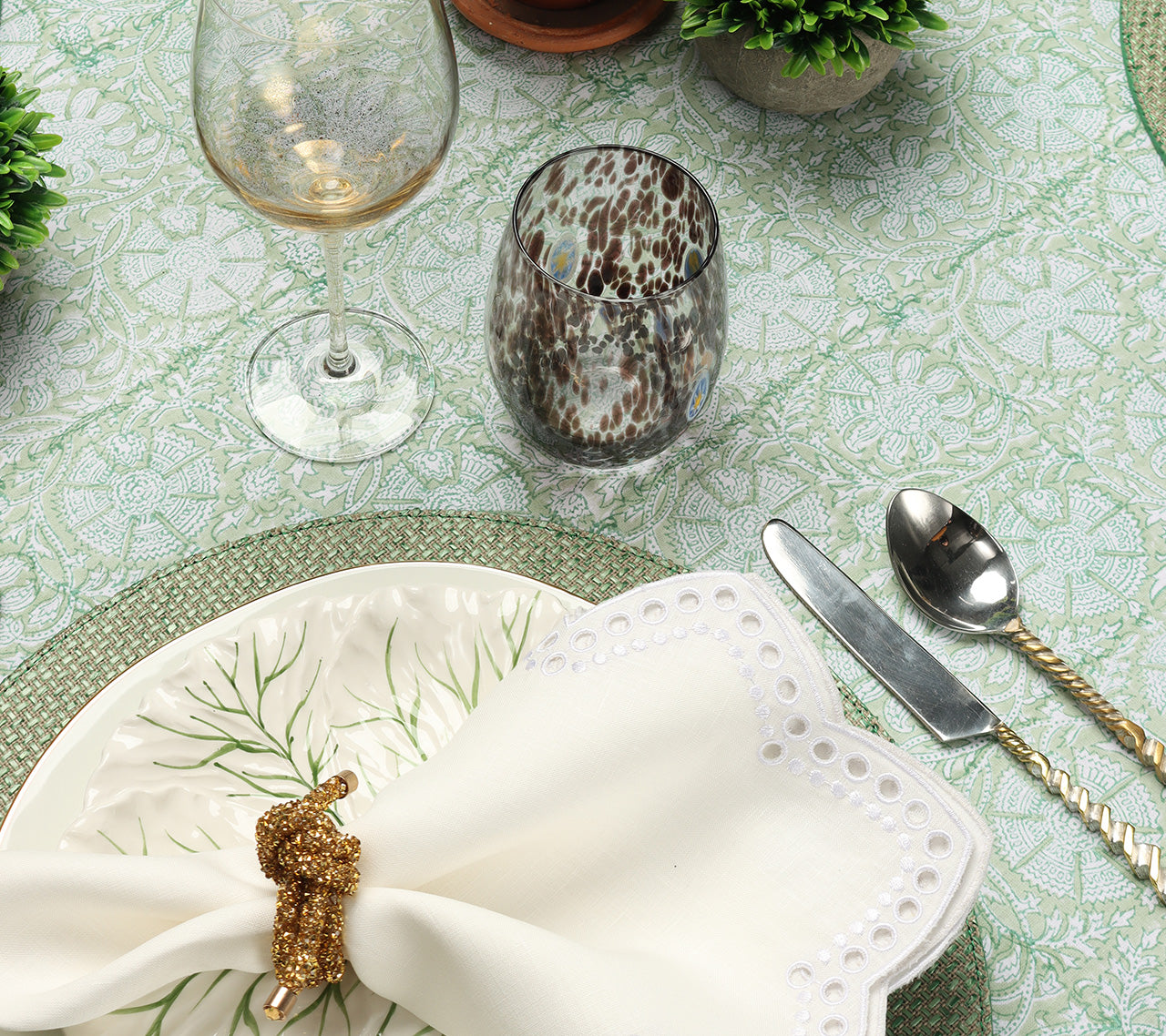 Kim Seybert Luxury Provence Tablecloth in Mint