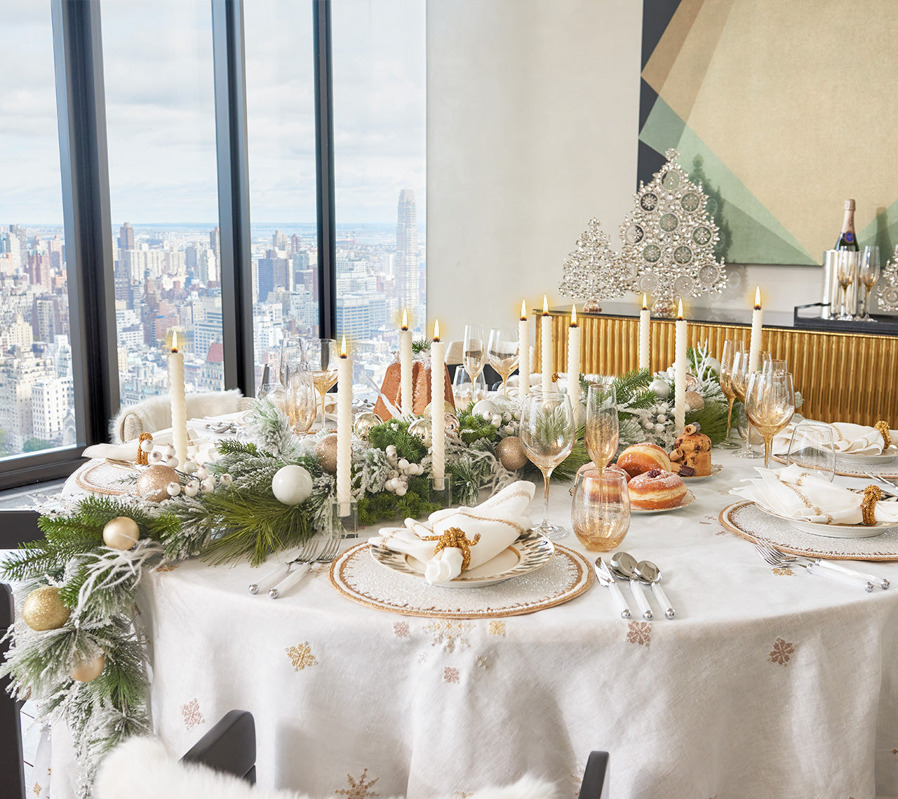 Kim Seybert Luxury Fez Tablecloth in White, Gold & Silver