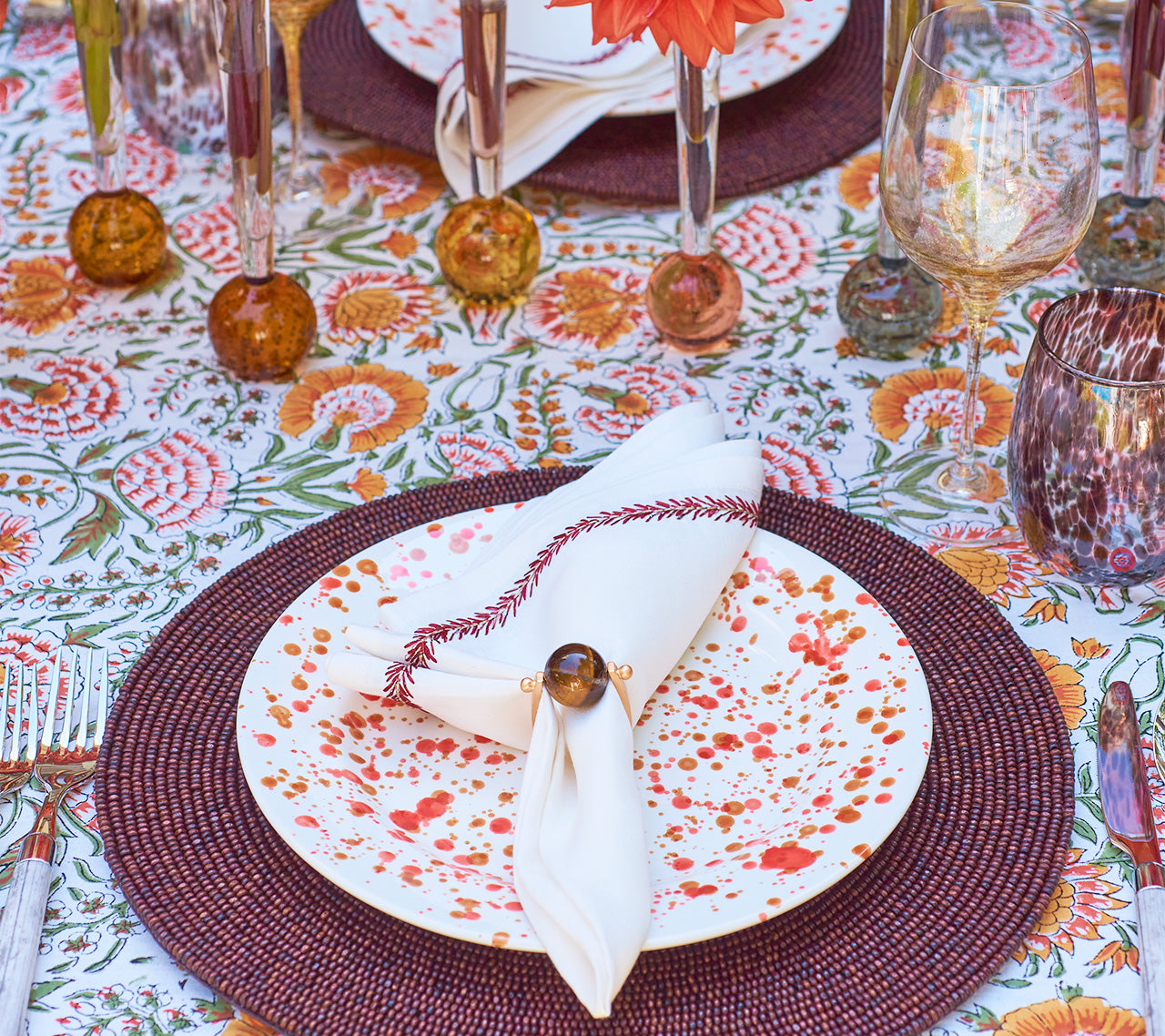 Kim Seybert Luxury Jardin Napkin in White & Red